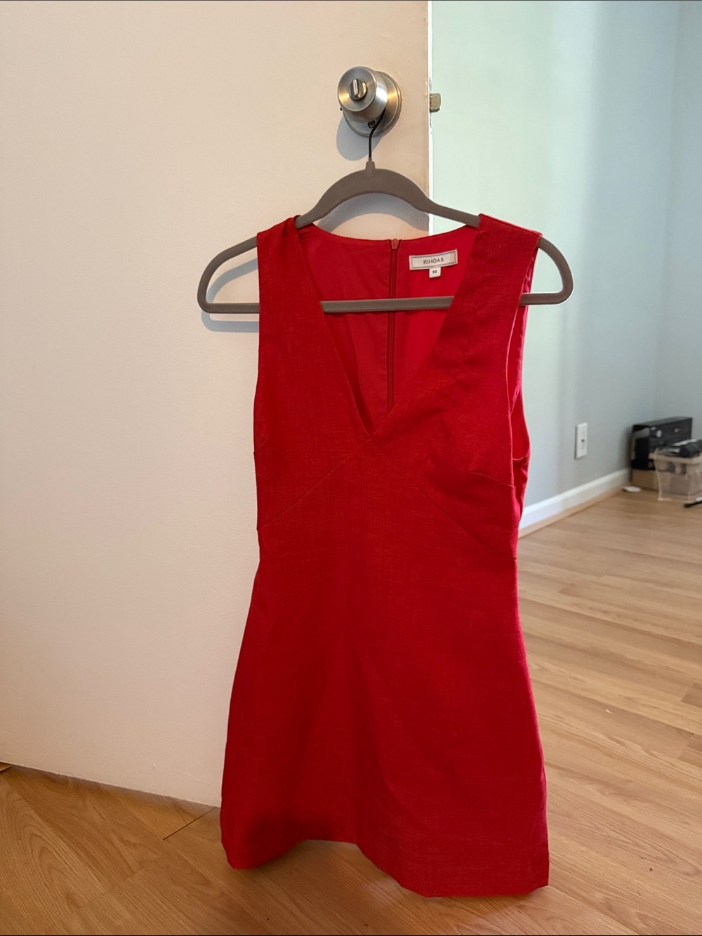 RIHOAS Red Sleeveless V-Neck Shift Dress